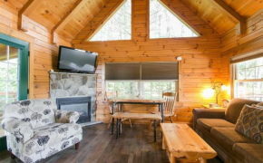 Evergreen Cabin by Amish Country Lodging